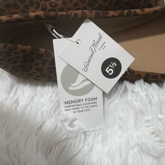 Leopard Print Ballet Flats 5 & 1/2 - Picture 5 of 5